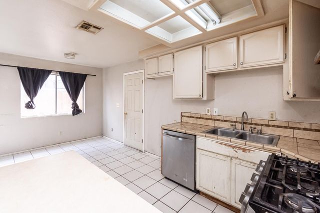 421 Lindsay Ave, Sacramento, CA 95838