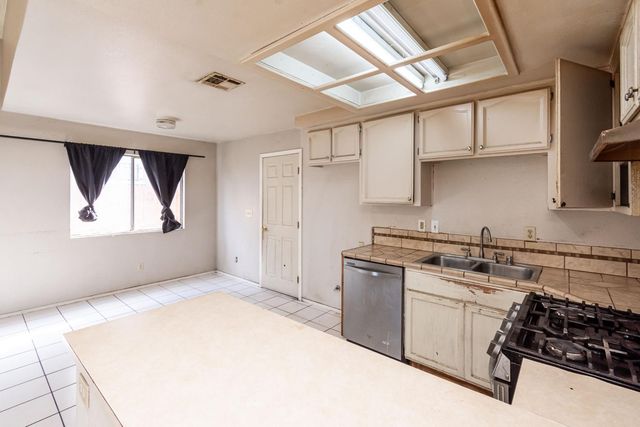 421 Lindsay Ave, Sacramento, CA 95838