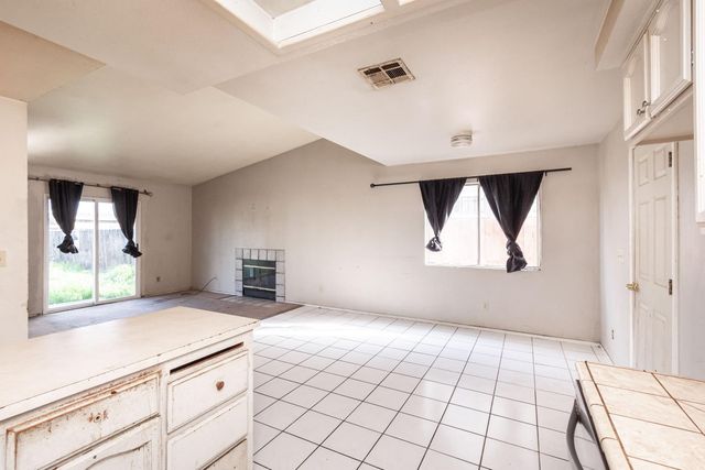 421 Lindsay Ave, Sacramento, CA 95838