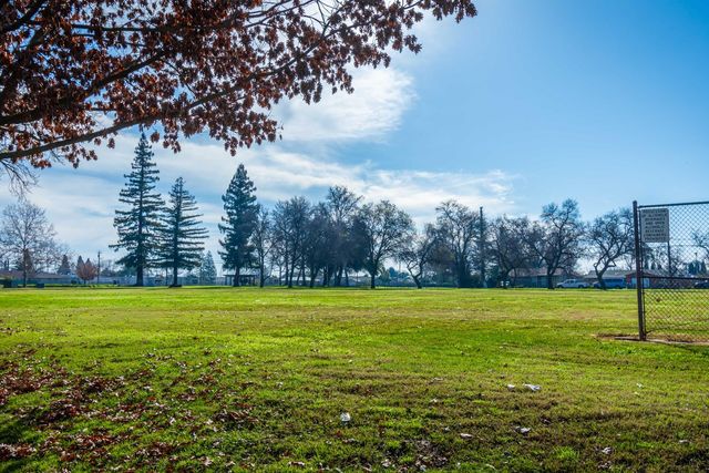 421 Lindsay Ave, Sacramento, CA 95838