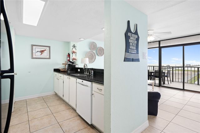 1021 S Water St 214, Rockport, TX 78382