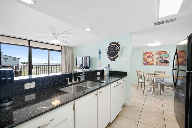 1021 S Water St 214, Rockport, TX 78382