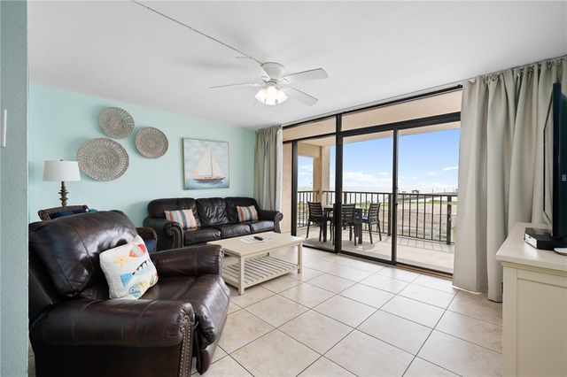 1021 S Water St 214, Rockport, TX 78382