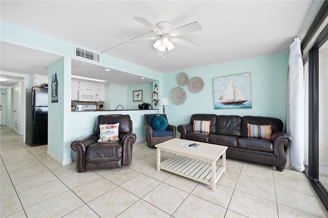 1021 S Water St 214, Rockport, TX 78382