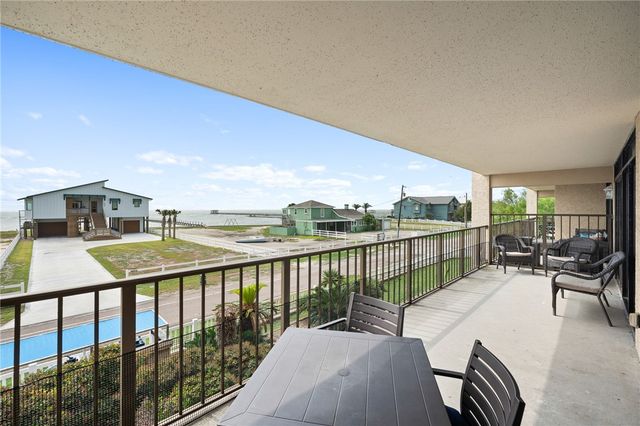 1021 S Water St 214, Rockport, TX 78382