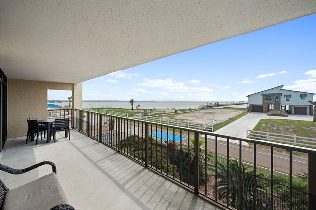 1021 S Water St 214, Rockport, TX 78382