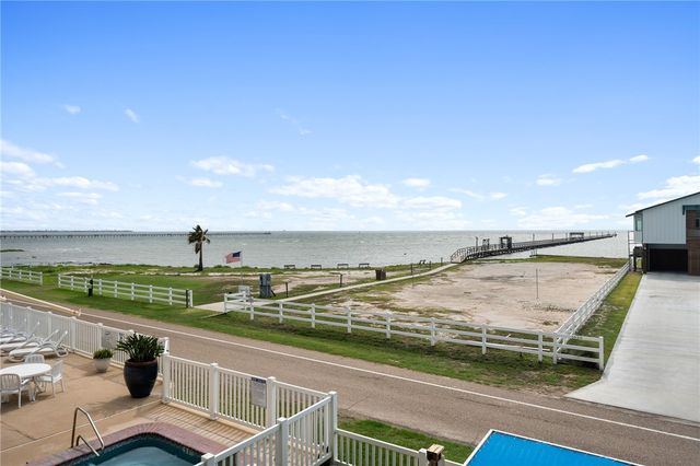 1021 S Water St 214, Rockport, TX 78382