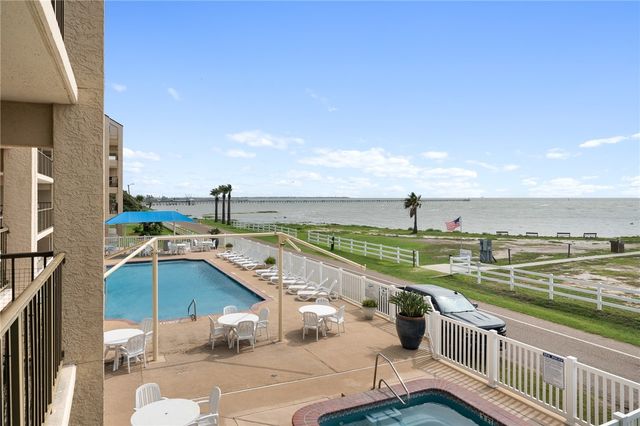 1021 S Water St 214, Rockport, TX 78382