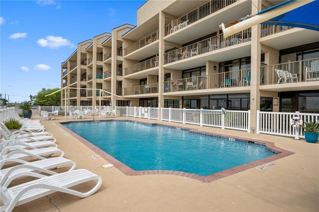 1021 S Water St 214, Rockport, TX 78382