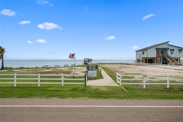 1021 S Water St 214, Rockport, TX 78382