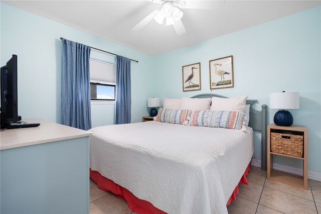 1021 S Water St 214, Rockport, TX 78382