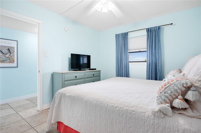 1021 S Water St 214, Rockport, TX 78382