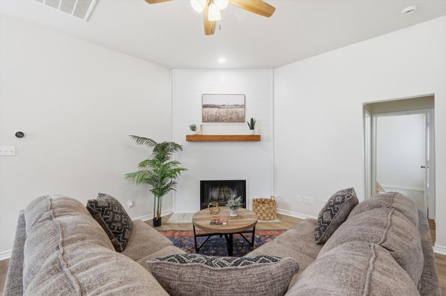 809 Mr Haney Drive, Midlothian, TX 76065