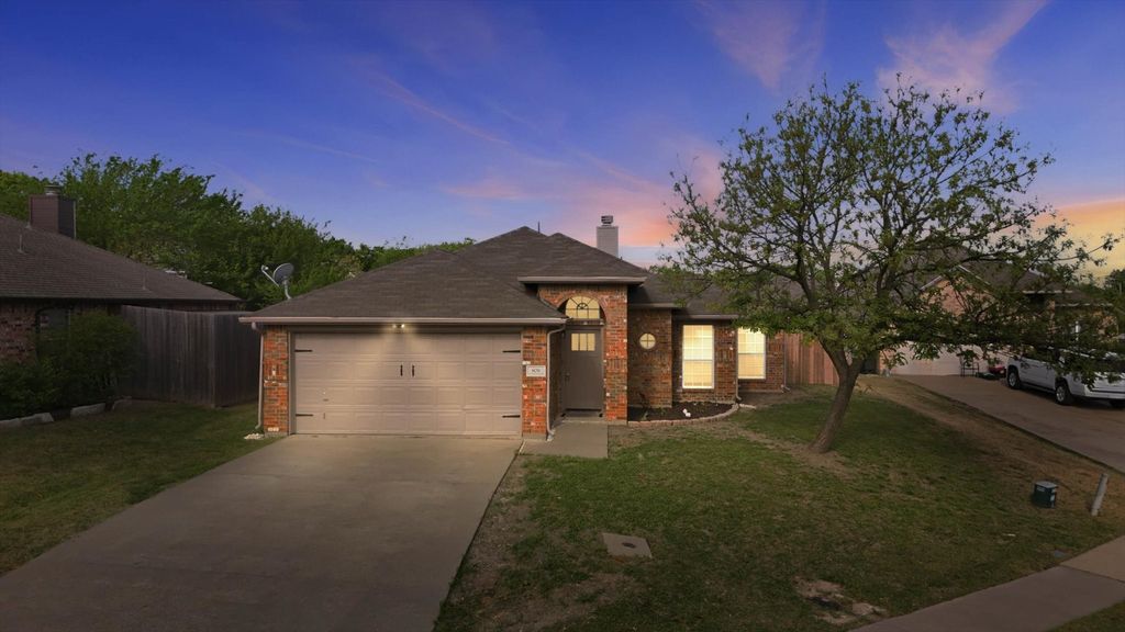 809 Mr Haney Drive, Midlothian, TX 76065
