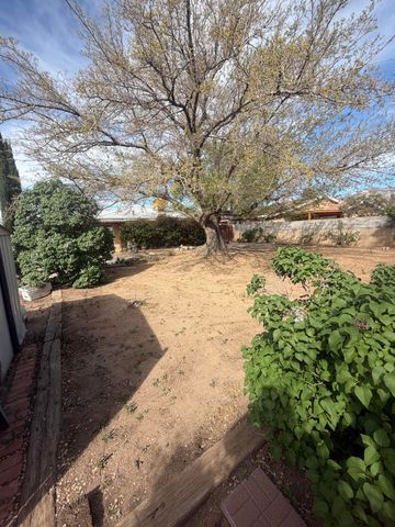 9018 Phoenix Avenue NE, Albuquerque, NM 87112