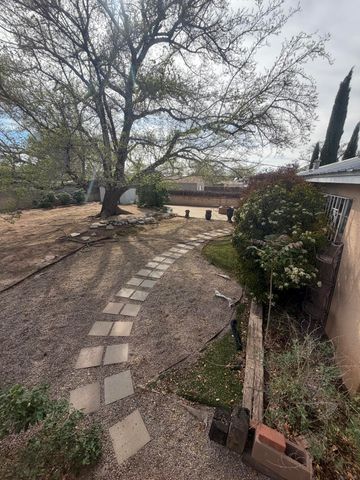 9018 Phoenix Avenue NE, Albuquerque, NM 87112