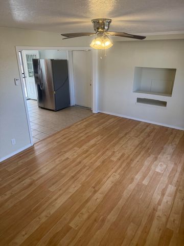 9018 Phoenix Avenue NE, Albuquerque, NM 87112
