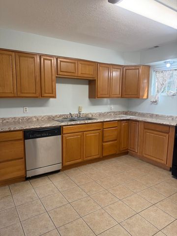 9018 Phoenix Avenue NE, Albuquerque, NM 87112