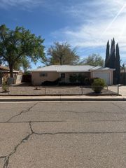 9018 Phoenix Avenue NE, Albuquerque, NM 87112