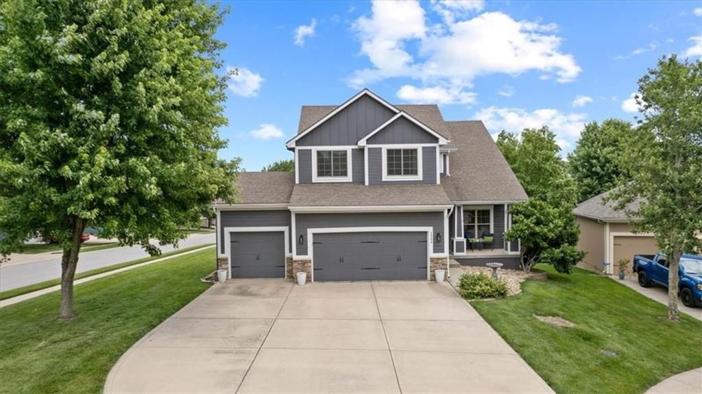 1304 ASHDOWN Circle, Raymore, MO 64083