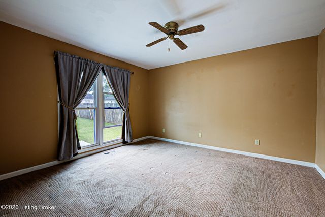 6500 Five Forks Dr, Pewee Valley, KY 40056