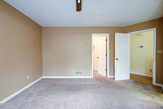 6500 Five Forks Dr, Pewee Valley, KY 40056