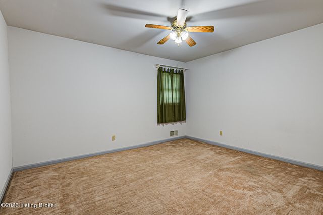 6500 Five Forks Dr, Pewee Valley, KY 40056