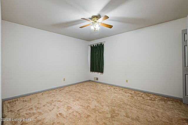 6500 Five Forks Dr, Pewee Valley, KY 40056
