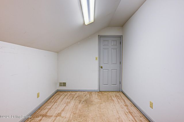 6500 Five Forks Dr, Pewee Valley, KY 40056