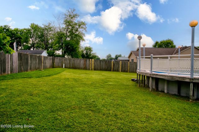6500 Five Forks Dr, Pewee Valley, KY 40056