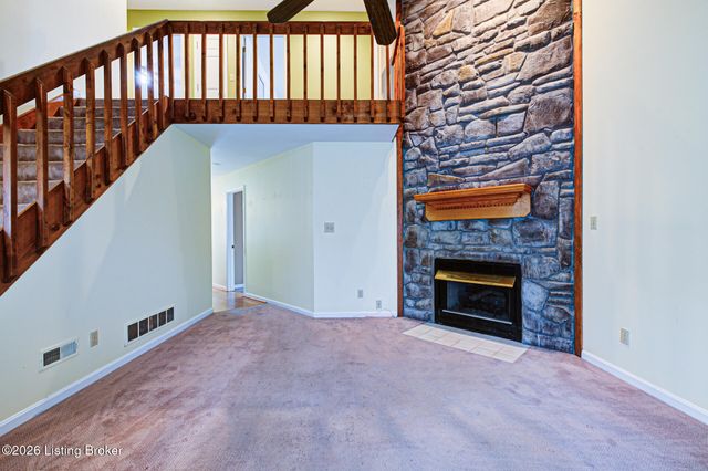 6500 Five Forks Dr, Pewee Valley, KY 40056