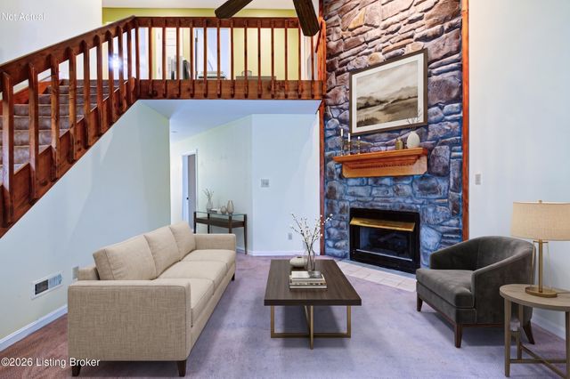6500 Five Forks Dr, Pewee Valley, KY 40056