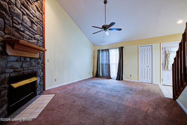 6500 Five Forks Dr, Pewee Valley, KY 40056