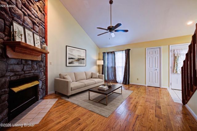 6500 Five Forks Dr, Pewee Valley, KY 40056