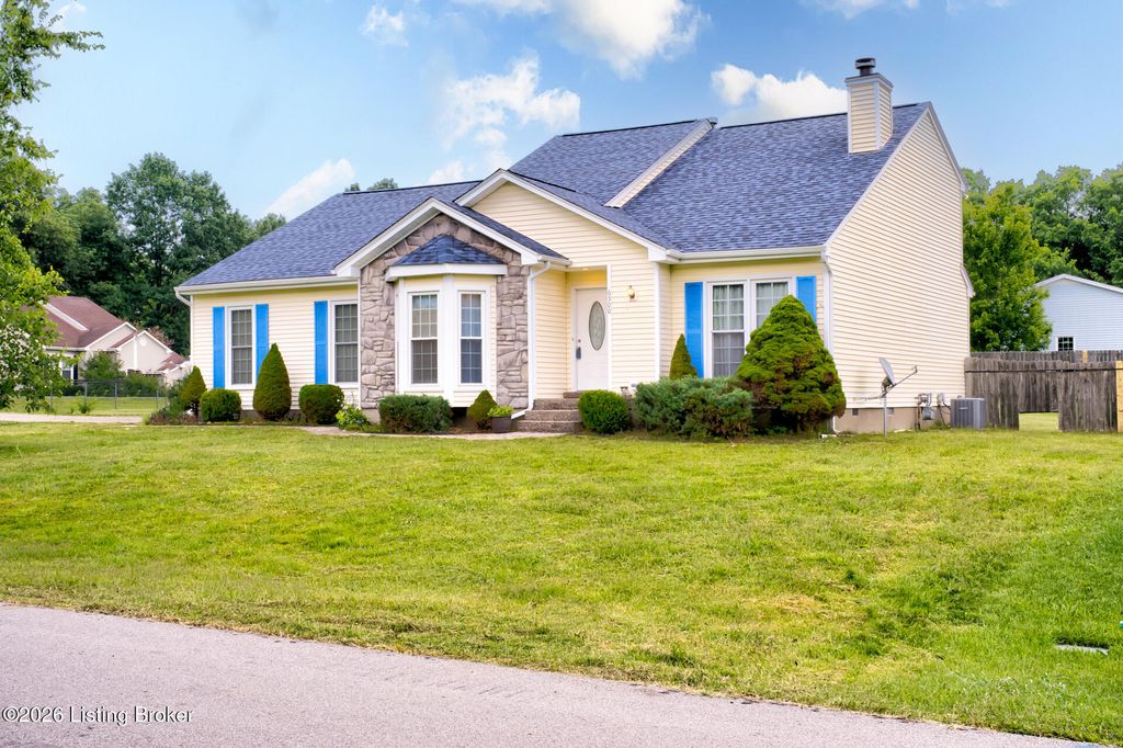 6500 Five Forks Dr, Pewee Valley, KY 40056