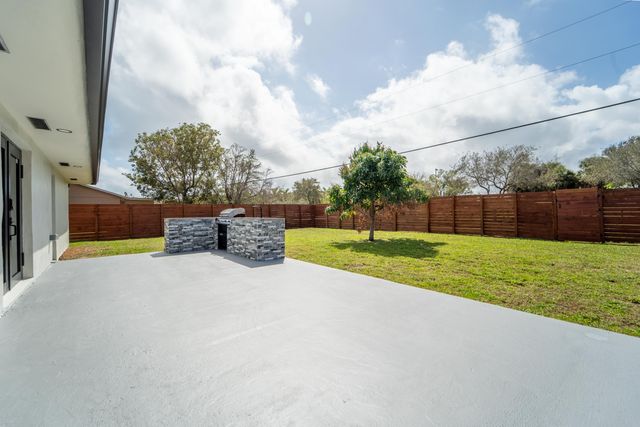 1382 N Mangonia Drive, West Palm Beach, FL 33401