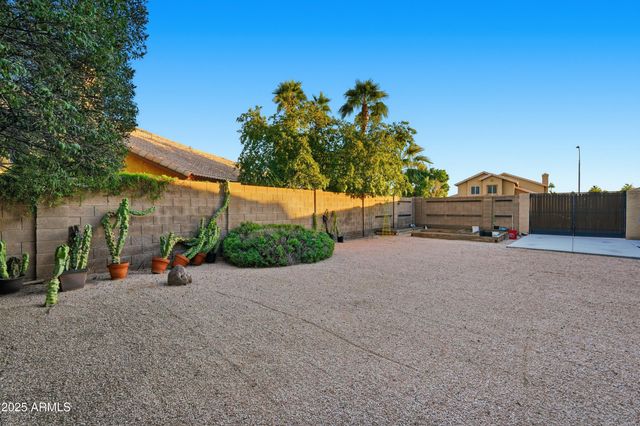 4714 E ROCKLEDGE Road, Phoenix, AZ 85044