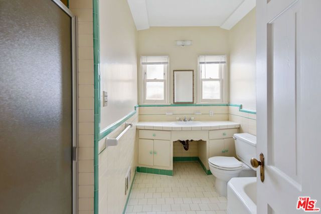 133 S Sweetzer Avenue, Los Angeles, CA 90048