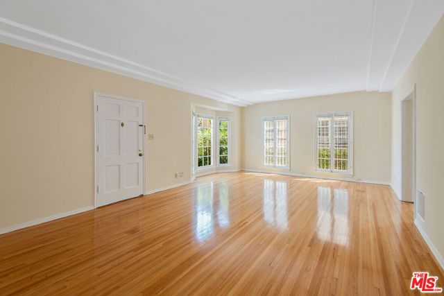 133 S Sweetzer Avenue, Los Angeles, CA 90048