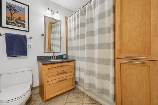 601 W Grand AVENUE, Thiensville, WI 53092