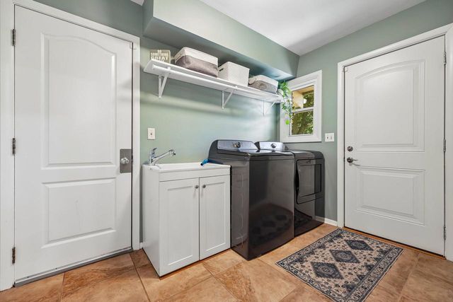 601 W Grand AVENUE, Thiensville, WI 53092