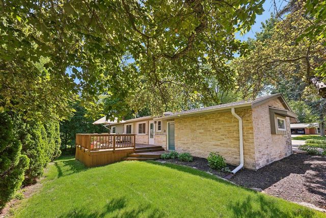 601 W Grand AVENUE, Thiensville, WI 53092