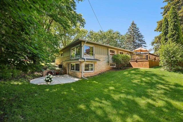 601 W Grand AVENUE, Thiensville, WI 53092