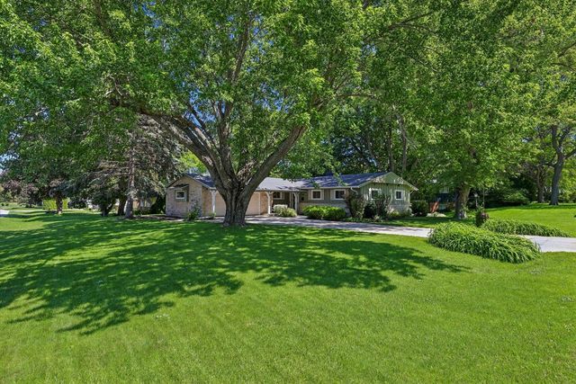 601 W Grand AVENUE, Thiensville, WI 53092