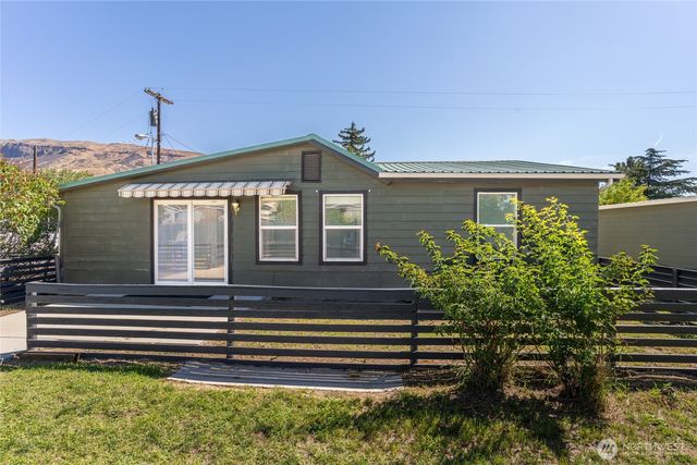 7 Cambridge Avenue, Rock Island, WA 98850