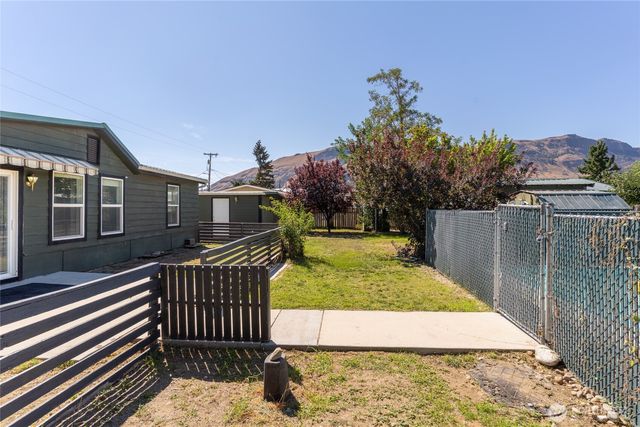 7 Cambridge Avenue, Rock Island, WA 98850