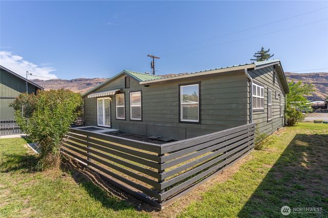 7 Cambridge Avenue, Rock Island, WA 98850