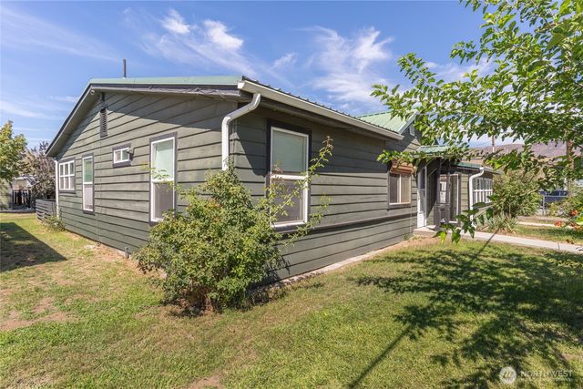 7 Cambridge Avenue, Rock Island, WA 98850