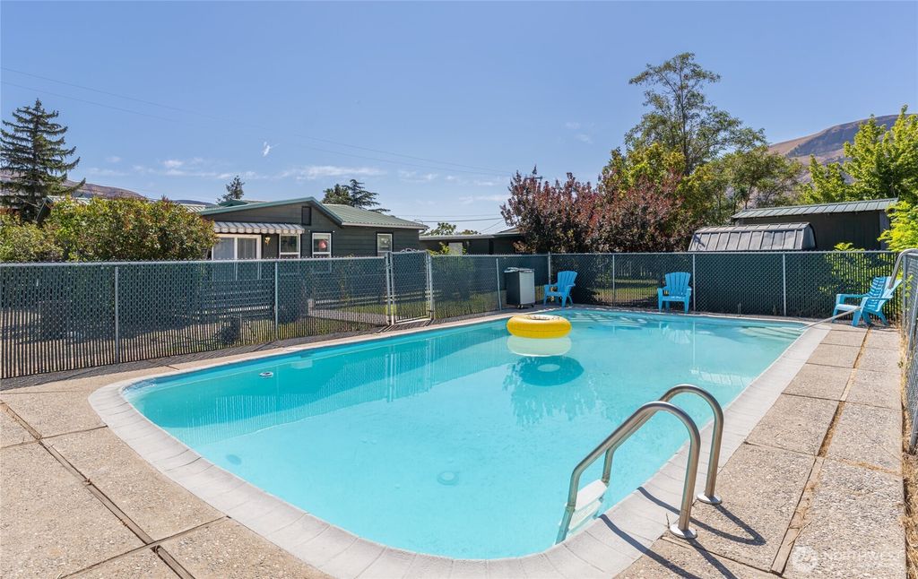 7 Cambridge Avenue, Rock Island, WA 98850