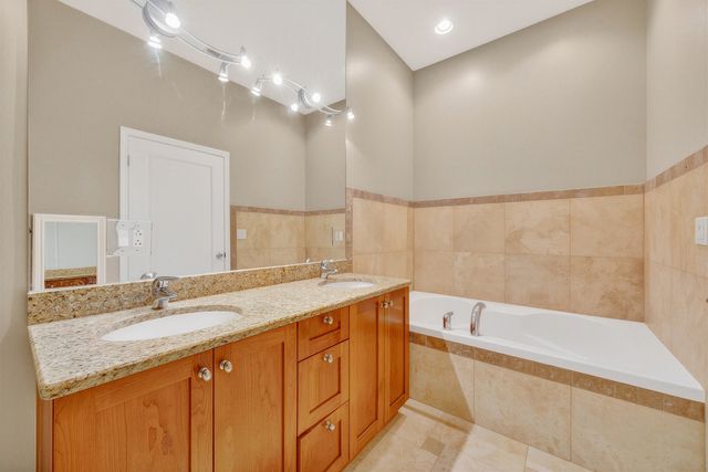2245 W North Avenue 202, Chicago, IL 60647